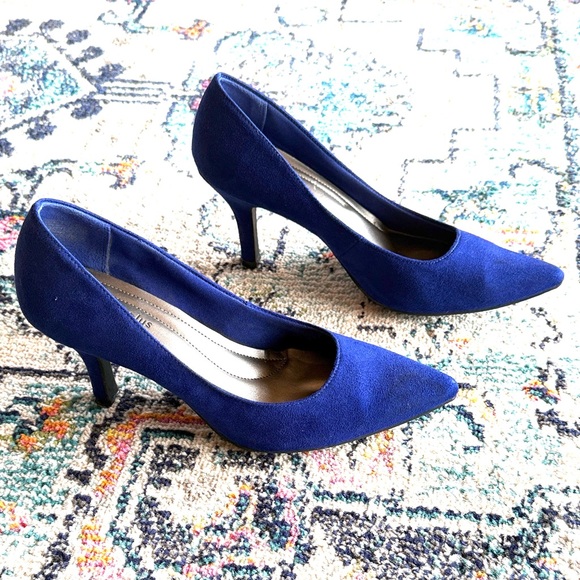 Comfort Plus by Predictions Women's Vibrant Blue Suede Heels - Picture 2 of 8